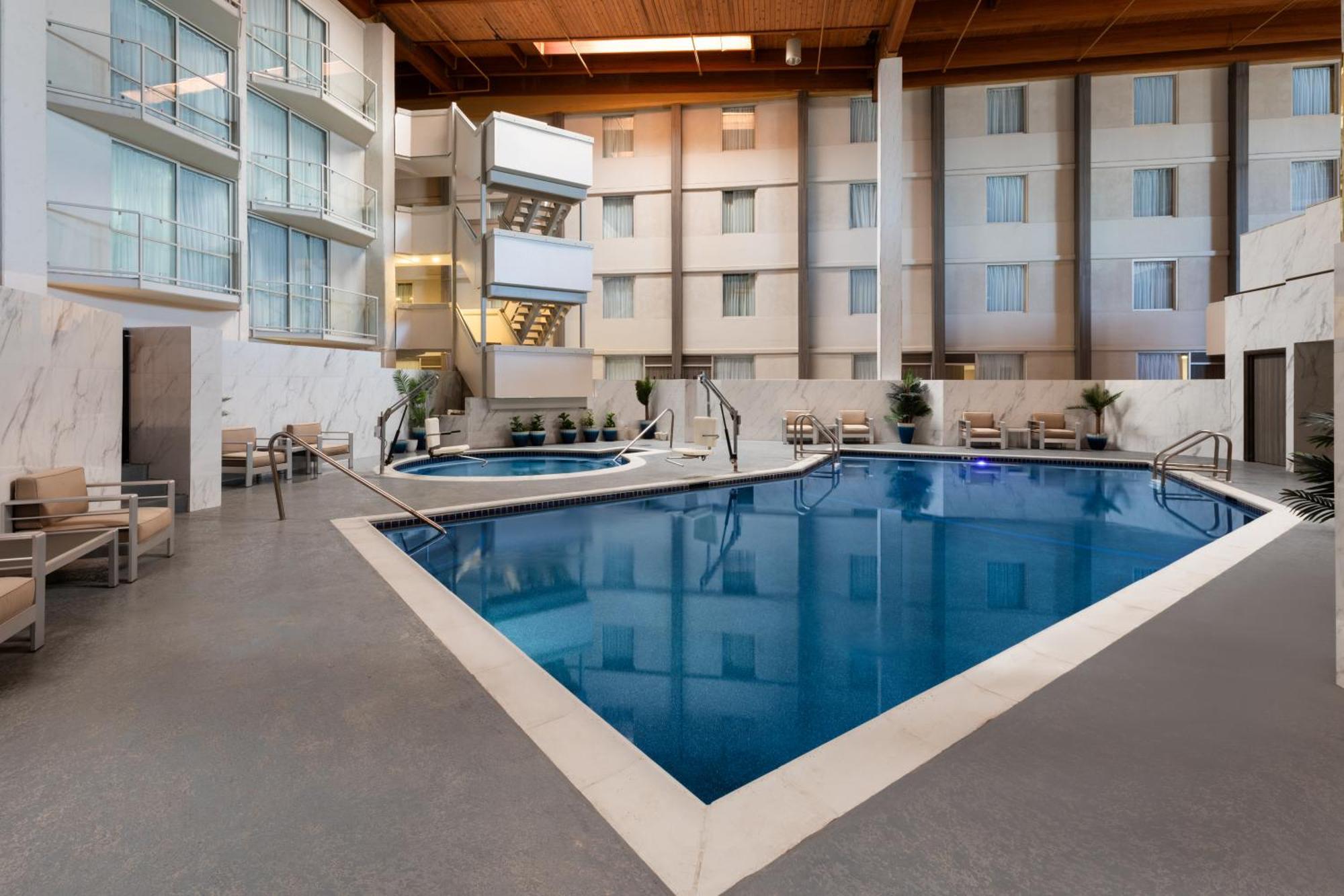 Ramada By Wyndham Dfw Airport Hotel Irving Kültér fotó